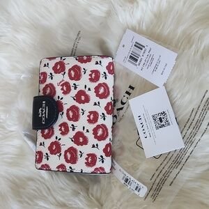 Adorable NWT Coach Medium Corner Zip Floral Print Wallet ♥️🌹🤍🎁